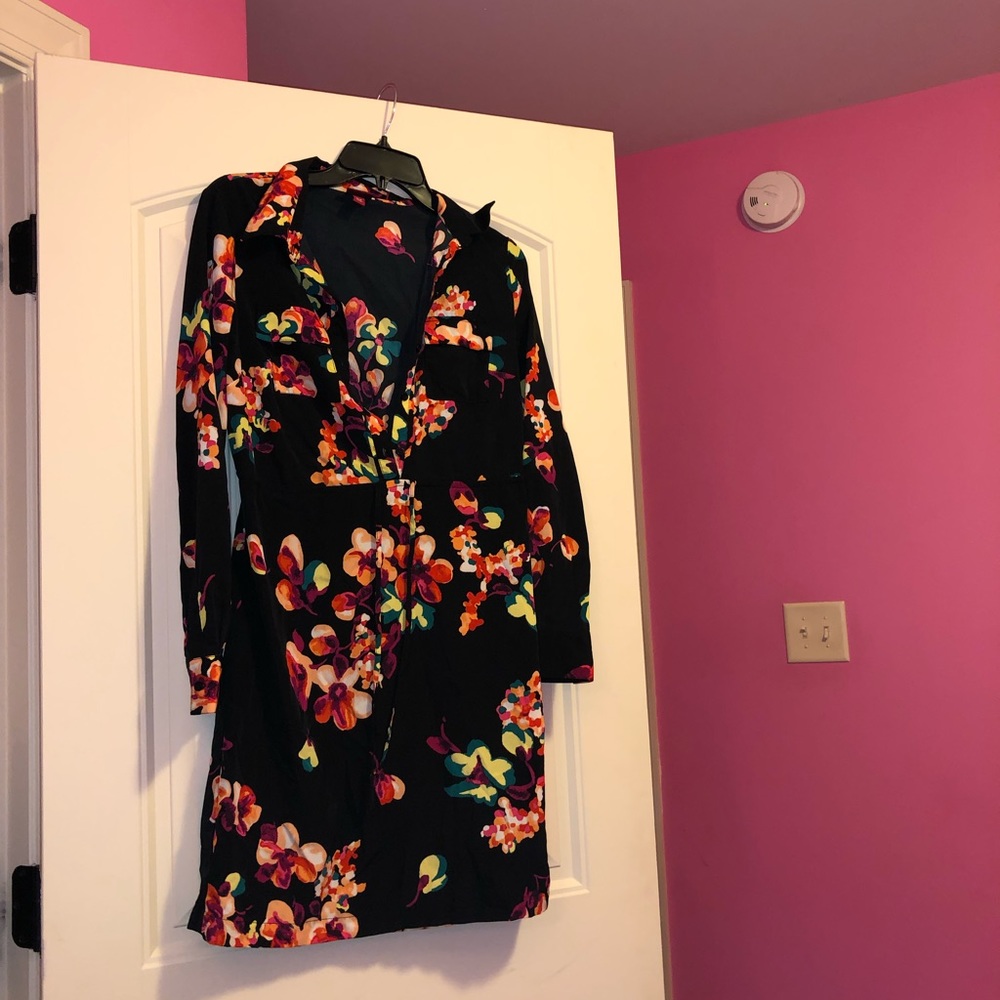 Flowered dress. - Picture 1 of 3
